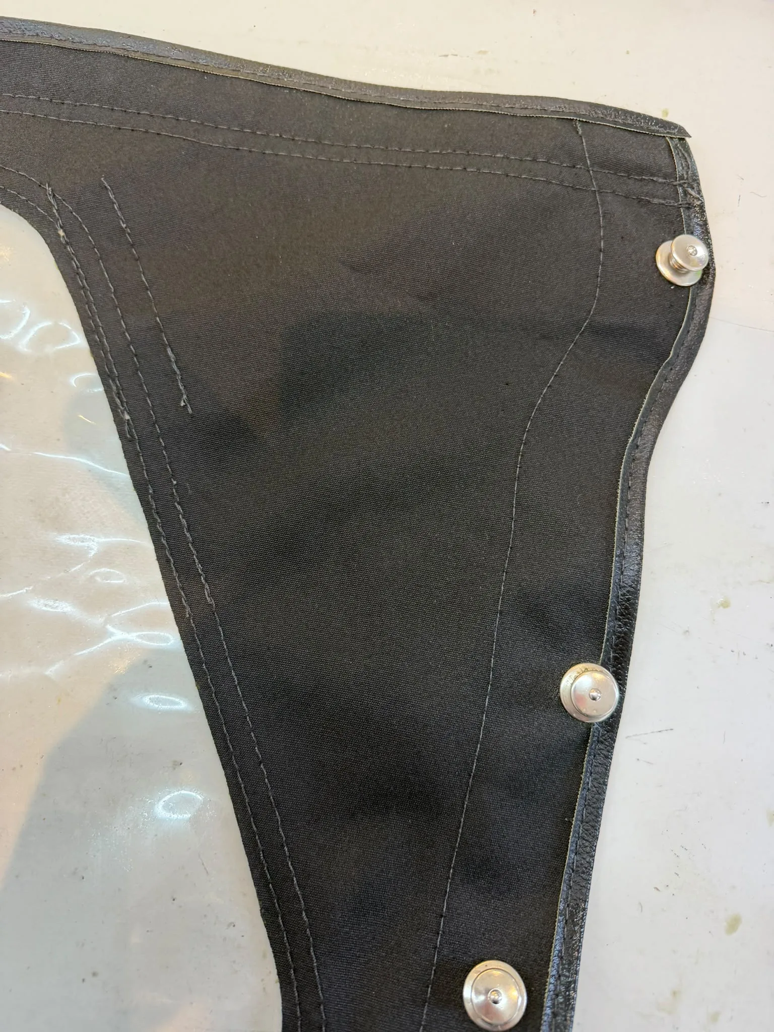 Boots Persenning von starken Verschmutzungen gereinigt